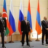 Tổng thống Nga Vladimir Putin (giữa), Tổng thống Azerbaijan Ilham Aliyev và Thủ tướng Armenia Nikol Pashinyan tại cuộc gặp ở Sochi, Nga, ngày 26/11/2021. (Ảnh: AFP/TTXVN) 