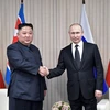 Tổng thống Nga Vladimir Putin (phải) và nhà lãnh đạo Triều Tiên Kim Jong-un. (Ảnh: AFP/TTXVN) 