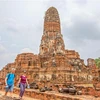 Khách du lịch tham quan Công viên lịch sử Ayutthaya ở Ayutthaya, Thái Lan, ngày 18/4/2022. (Ảnh: THX/TTXVN) 