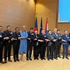 Các Đại sứ, đại diện các quốc gia ASEAN tại Bỉ chụp ảnh lưu niệm. (Ảnh: Thu Thủy/TTXVN) 