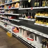Giá cả tăng, nhiều mặt hàng thực phẩm khan hiếm tại một siêu thị ở Berlin, Đức. (Ảnh: Mạnh Hùng/TXTVN) 