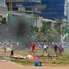 Cuộc đụng độ giữa những người biểu tình và người ủng hộ Chính phủ bên ngoài văn phòng Tổng thống ở Colombo, Sri Lanka, ngày 9/5/2022. (Ảnh: AFP/TTXVN) 