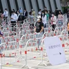 Người dân xếp hàng chờ xét nghiệm COVID-19 tại Bắc Kinh, Trung Quốc, ngày 5/5/2022. (Ảnh: THX/TTXVN) 