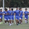 Các cầu thủ đội tuyển U23 Philippines tập luyện trên sân vận động huyện Tam Nông. (Ảnh: Minh Quyết/TTXVN) 