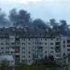 Khói bốc lên tại thành phố Lviv, trong xung đột Nga-Ukraine, ngày 3/5/2022. (Ảnh: AFP/TTXVN) 