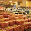 Hàng hóa được bày bán trong siêu thị ở Millbrae, Mỹ ngày 10/3/2022. (Ảnh: THX/TTXVN) 