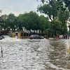 Một con phố ở Hà Nội ngập nặng sau cơn mưa chiều 29/5. (Ảnh: Phạm Kiên/TTXVN) 
