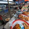 Thực phẩm được bán tại một khu chợ ở Sam Neua, tỉnh Houaphane, Lào. (Ảnh: AFP/TTXVN) 