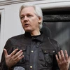 Nhà sáng lập WikiLeaks Julian Assange phát biểu với báo giới tại Đại sứ quán Ecuador ở London, Anh, ngày 19/5/2017. (Ảnh: AFP/TTXVN) 