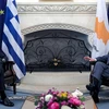 Thủ tướng Hy Lạp Kyriakos Mitsotakis (trái) tại cuộc gặp với Tổng thống Cộng hòa Cyprus Nicos Anastasiades ở Nicosia, ngày 17/6/2022. (Ảnh: AFP/TTXVN) 