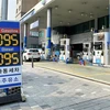 Giá xăng và dầu tại Trạm xăng tự phục vụ ở quận Seongbuk, Seoul được niêm yết bằng nhau ở mức 2.095 won/lít. (Ảnh: Anh Nguyên/TTXVN) 