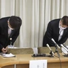 Các quan chức của Amagasaki xin lỗi vì làm mất ổ USB với thông tin cá nhân của người dân. (Nguồn: Kyodo) 