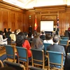 Đại sứ Nguyễn Hoàng Long phát biểu khai mạc sự kiện Gặp gỡ Việt Nam tại thành phố Nottingham. (Ảnh: Đình Thư/Vietnam+) 