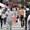 Người dân đeo khẩu trang phòng lây nhiễm COVID-19 tại Tokyo, Nhật Bản, ngày 21/7/2022. (Ảnh: Kyodo/TTXVN) 