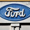 Biểu tượng Ford tại nhà máy của hãng sản xuất ôtô này ở Blanquefort, Pháp. (Ảnh: AFP/TTXVN) 