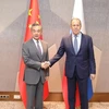 Bộ trưởng Ngoại giao Trung Quốc Vương Nghị (trái) và người đồng cấp Nga Sergei Lavrov tại cuộc gặp ở Tashkent, Uzbekistan ngày 29/7/2022. (Ảnh: THX/TTXVN) 