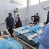 Nạn nhân bị thương trong vụ nổ xe bồn được điều trị tại bệnh viện ở Sebha, Libya, ngày 1/8/2022. (Ảnh: AFP/TTXVN) 