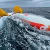 Giải cứu thủy thủ bị mắc kẹt 16 giờ trong chiếc thuyền chìm ngoài khơi