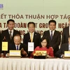 Đại diện lãnh đạo Tập đoàn T&T Group, Ngân hàng SHB và Vietnam Airlines ký thỏa thuận hợp tác chiến lược. (Nguồn: Vietnam+) 