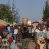 Người dân tại một khu chợ ở Maputo, Mozambique. (Ảnh: AFP/TTXVN) 