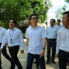 Phó Thủ tướng Vũ Đức Đam kiểm tra tình hình triển khai dự án đầu tư xây dựng Đại học Quốc gia Hà Nội tại Hòa Lạc. (Ảnh: Văn Điệp/TTXVN) 