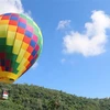 Các khinh khí cầu đưa du khách bay trải nghiệm và khám phá vẻ đẹp của vùng đất Tri Tôn từ trên cao. (Ảnh: Công Mạo/TTXVN) 