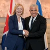 Thủ tướng Israel Yair Lapid (phải) gặp Thủ tướng Anh Liz Truss. (Nguồn: timesofisrael.com) 