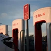 Một trạm sạc điện của Tesla tại Hawthorne, California, Mỹ, ngày 9/8/2022. (Ảnh: AFP/TTXVN) 