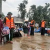 Toàn bộ người già, phụ nữ và trẻ em ở xã đảo Tam Hải, huyện Núi Thành, Quảng Nam đã được đưa vào bờ. (Ảnh: Đoàn Hữu Trung/TTXVN) 