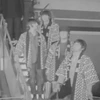 The Beatles xuất hiện tại sân bay Haneda của Tokyo vào ngày 29/6/1966, với các thành viên mặc áo truyền thống kimono. (Nguồn: news.yahoo.com) 