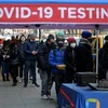 Một điểm xét nghiệm COVID-19 cho người dân tại New York, Mỹ. (Ảnh: AFP/TTXVN) 