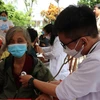 Khám, phát thuốc miễn phí cho người nghèo ở Bình Phước. (Ảnh: K GỬIH/TTXVN) 