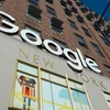 Biểu tượng của Google tại tòa nhà ở New York, Mỹ. (Ảnh: AFP/TTXVN)