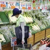 Người dân mua sắm tại một siêu thị ở Tokyo, Nhật Bản. (Ảnh: Kyodo/TTXVN) 