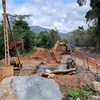 Dự án cầu mới thay thế tràn Gia Nhông (tỉnh lộ 707, xã Phước Bình, huyện Bác Ái) đang được khẩn trương thi công. (Ảnh: Nguyễn Thành/TTXVN) 