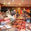 Người dân mua sắm tại một cửa hàng ở Ballymena, Bắc Ireland. (Ảnh: AFP/TTXVN) 