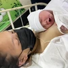 Bé gái Vinice Mabansag, công dân thứ 8 tỷ của thế giới, chào đời tại Manila, Philippines, ngày 15/11/2022. (Ảnh: GMA News/TTXVN) 