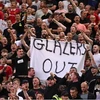 Người hâm mộ Manchester United trưng biểu ngữ 'Glazers Out' tại trận đấu với Arsenal vào tháng Chín. (Nguồn: AFP/Getty Images)