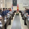 Đoàn đại biểu Bộ Tư pháp do Bộ trưởng Lê Thành Long dẫn đầu làm việc với lãnh đạo Tòa Án Nhân dân Tối cao Cuba. (Ảnh: Mai Phương/TTXVN)