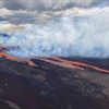 Núi lửa Mauna Loa ở Hawaii phun trào ngày 28/11/2022. (Ảnh: AFP/TTXVN)