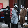 Người dân xếp hàng chờ xét nghiệm COVID-19 tại Bắc Kinh, Trung Quốc, ngày 3/12/2022. (Ảnh: AFP/TTXVN)