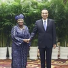 Thủ tướng Trung Quốc Lý Khắc Cường (phải) và Tổng giám đốc WTO Ngozi Okonjo-Iweala tại cuộc gặp ở tỉnh An Huy, Trung Quốc, ngày 8/12/2022. (Ảnh: THX/TTXVN)