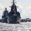 Tàu chiến của Hải quân Nga neo đậu trên sông Neva trong ngày Hải quân 2022. (Ảnh: Trần Hiếu/TTXVN)