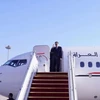 Tân Thủ tướng Iraq Mohammed Shia al-Sudani lên máy bay tham dự hội nghị thượng đỉnh Trung Đông. (Nguồn: Reuters) 