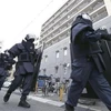 Cảnh sát điều tra tại hiện trường vụ nổ súng vào cựu Thủ tướng Abe Shinzo tại Nara, Nhật Bản, ngày 8/7/2022. (Ảnh: Kyodo/TTXVN) 