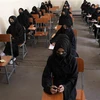 Nữ sinh tham gia kỳ thi tuyển sinh đại học ở Kabul, Afghanistan ngày 13/10/2022. (Ảnh: AFP/TTXVN) 