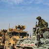 Xe quân sự Nga và Thổ Nhĩ Kỳ tuần tra tại thị trấn Darbasiyah, tỉnh Hasakeh, biên giới Syria-Thổ Nhĩ Kỳ, ngày 1/11/2019. (Ảnh: AFP/TTXVN) 
