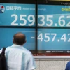 Bảng hiển thị chỉ số Nikkei tại thị trường chứng khoán Tokyo, Nhật Bản. (Ảnh: Kyodo/TTXVN)