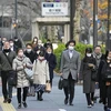 Người dân trên đường tới nơi làm việc ở Tokyo, Nhật Bản ngày 28/12/2022. (Ảnh: Kyodo/TTXVN)