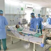 Diễn tập tình huống điều trị hồi sức cho các ca bệnh COVID-19 nặng tại Bệnh viện Dã chiến số 13 ở Thành phố Hồ Chí Minh. (Ảnh: Đinh Hằng/TTXVN)